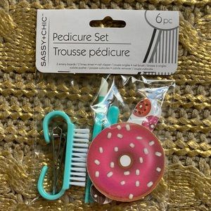 NIP “Donut Theme” 6 Piece Nail Pedicure/ Manicure Tool Set 🍩🤍🍩 Sassy+Chic